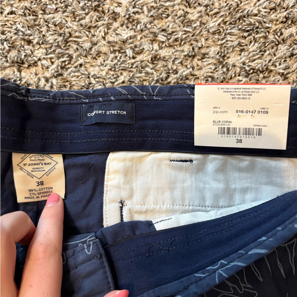 NWT St. John's Bay Men's Navy Flat Front Shorts - Picture 3 of 4